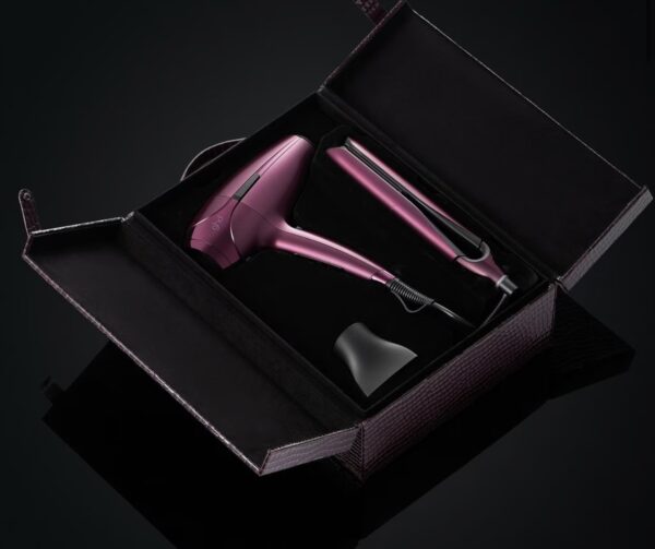 ΣΕΤ ΔΩΡΟΥ ΣΕΣΟΥΑΡ ΚΑΙ ΠΡΕΣΑΣ GHD DELUXE ΣΕ ΧΡΩΜΑ CHERRY CHIC