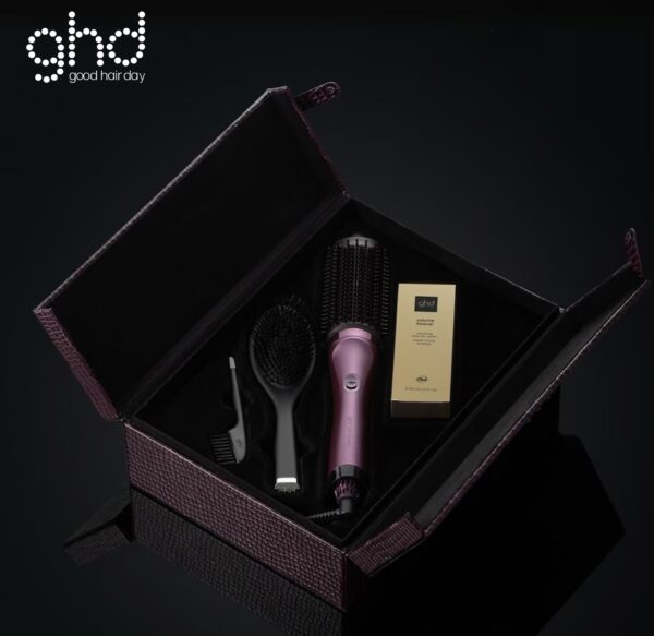 ΕΟΡΤΑΣΤΙΚΟ ΣΕΤ ΔΩΡΟΥ ΜΕ ΤΗ ΝΕΑ ΒΟΥΡΤΣΑ ΘΕΡΜΟΥ ΑΕΡΑ GHD DUET BLOWDRYTM ΣΕ ΧΡΩΜΑ CHERRY CHIC